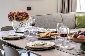 Apartment, 2 Bedrooms (1 Bedroom) | Living area | 32-inch Smart TV with digital channels - Seety Spartaco (Milan)