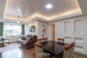 Basic Apartment | Dining