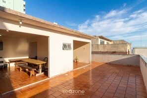 Basic Apartment | Outdoor dining