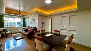 Apartamento básico | Sala de jantar