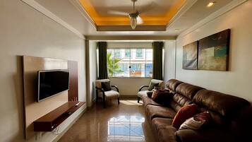 Basic Apartment | Living area