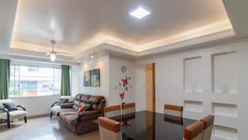 Basic Apartment | Dining