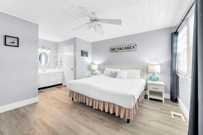 3 bedrooms, iron/ironing board, free WiFi, bed sheets - ☀️Walk to Beach | Balcony | Lake View | Lullwater Beach 415☀️ (Panama City Beach)