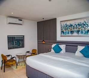 Family Room, Balcony, City View | Desk, laptop workspace, soundproofing, free WiFi - Cherish Hotel And Suites (Agbor)