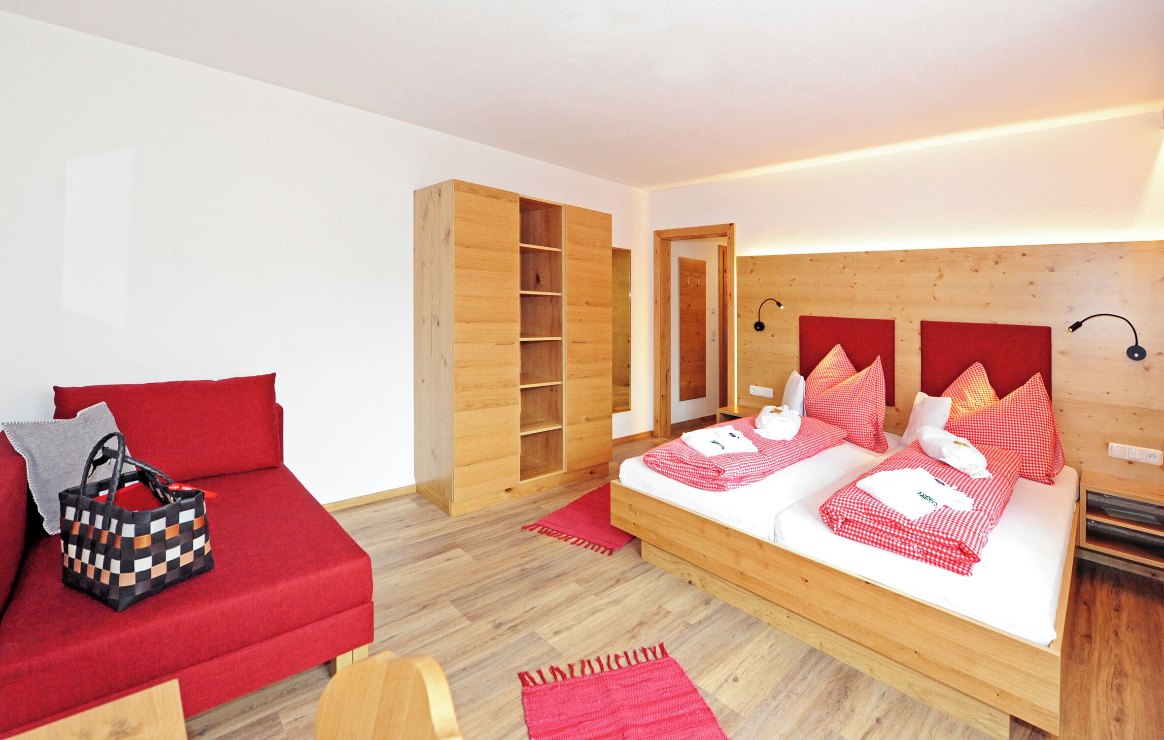 Cofres nos quartos, Wi-Fi de cortesia, roupa de cama