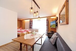 Deluxe Suite, Balcony, Mountain View | In-room safe, free WiFi, bed sheets - Eggerhof mit Panorama Aussicht, inklusive Verwöhnpension und JokerCard (Saalbach)