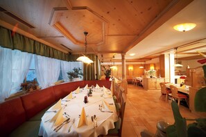 Free daily buffet breakfast - Hotel Eggerhof (Saalbach)