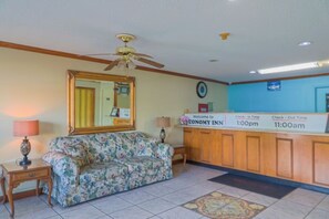 Lobby - 4 Accommodations of Pet-Friendly Rooms | Perfect for Family | Free Parking (Turner County)