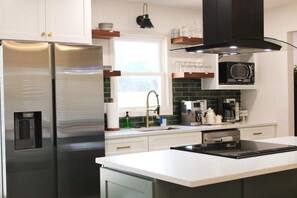 Fridge, microwave, oven, stovetop - New! 3BR Myrtle Retreat | 5-Min Drive to Beach (North Myrtle Beach)