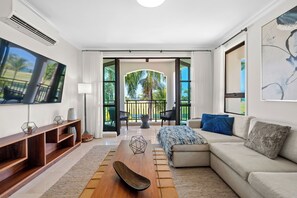 Deluxe Apartment, Balcony | Living area | 32-inch LED TV with digital channels - Grand Reserve by Otium (Río Grande)