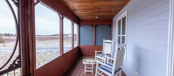 New Moon Vacation Home - Ocean Views and Minutes from Beaches, Nordic Spa & Golf