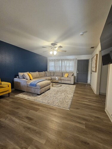 Medical Oasis - 2 Kings, 1 Queen - Work desk