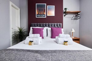 Classic Apartment, 1 Double Bed with Sofa bed, Kitchen | Iron/ironing board, free WiFi, bed sheets