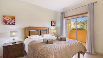 Iron/ironing board, WiFi, bed sheets