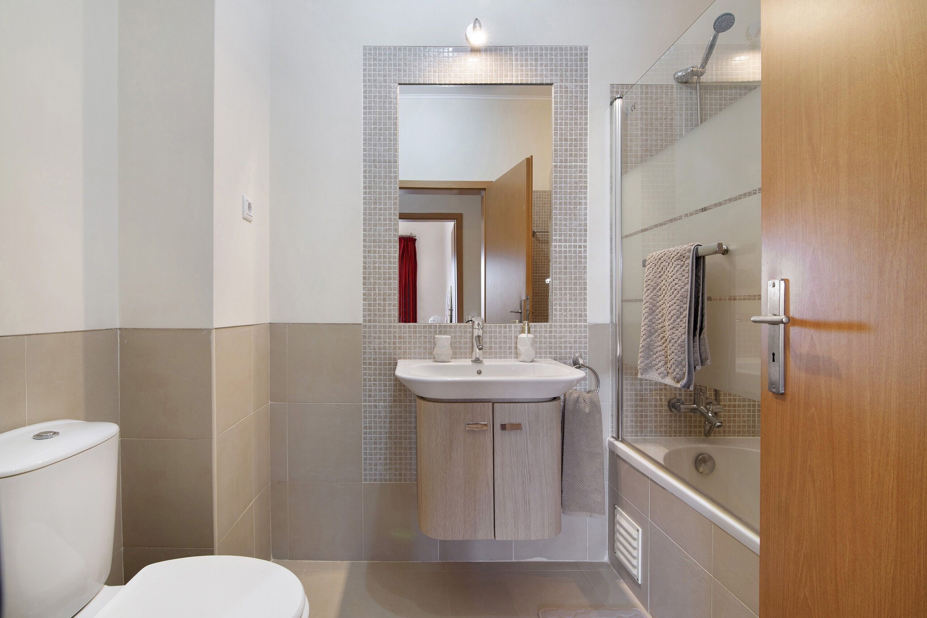 Shower, towels