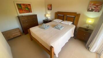 Fer et planche Ă repasser, Wi-Fi, draps fournis