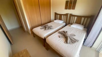 Iron/ironing board, WiFi, bed sheets