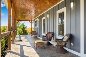 Terrace/patio - Calaboose Retreat- Hot Tub, Outdoor Pool, Pool Table, FirePit, Fireplace (Campton)