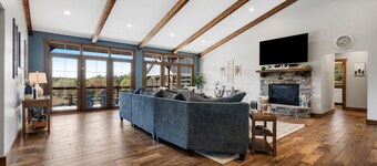 Calaboose Retreat | Seasonal Outdoor Pool, Hot Tub, Pool Table, Firepit, Fireplaces