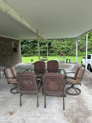 Outdoor dining - Sweet Home Huntsville-
Charming Single-level, 3-Bdrm House;Quiet Neighborhood (Huntsville)