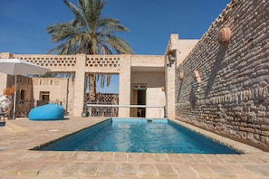 Vila, 5 quartos, para fumantes, piscina particular | Piscina | Piscina externa