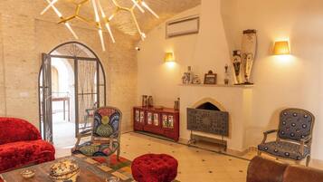 Villa, 5 Bedrooms, Smoking, Private Pool | Living room