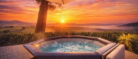 Outdoor spa tub