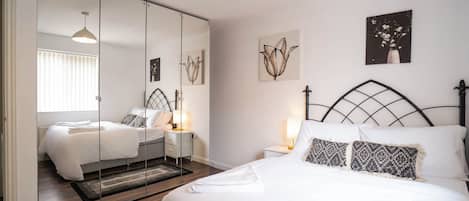 Silitysrauta/-lauta, Wi-Fi, vuodevaatteet