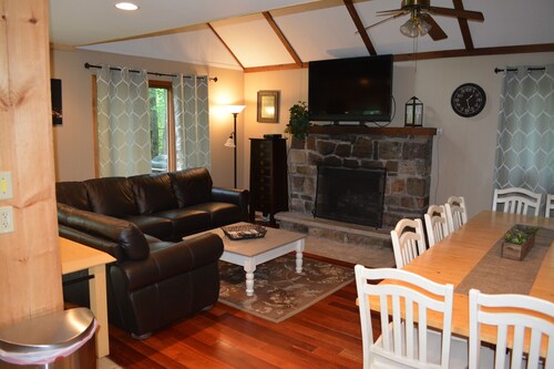 Spacious Lake Harmony Rental With Hot Tub, Pool Table, Custom Bar And Much More!