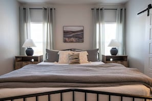 3 bedrooms, iron/ironing board, WiFi, bed sheets