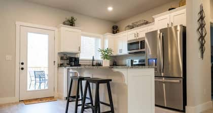 Modern Retreat near Back 40 & Lake Norwood