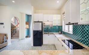 Villa Familiale, service de ménage, vue jardin | Cuisine privée