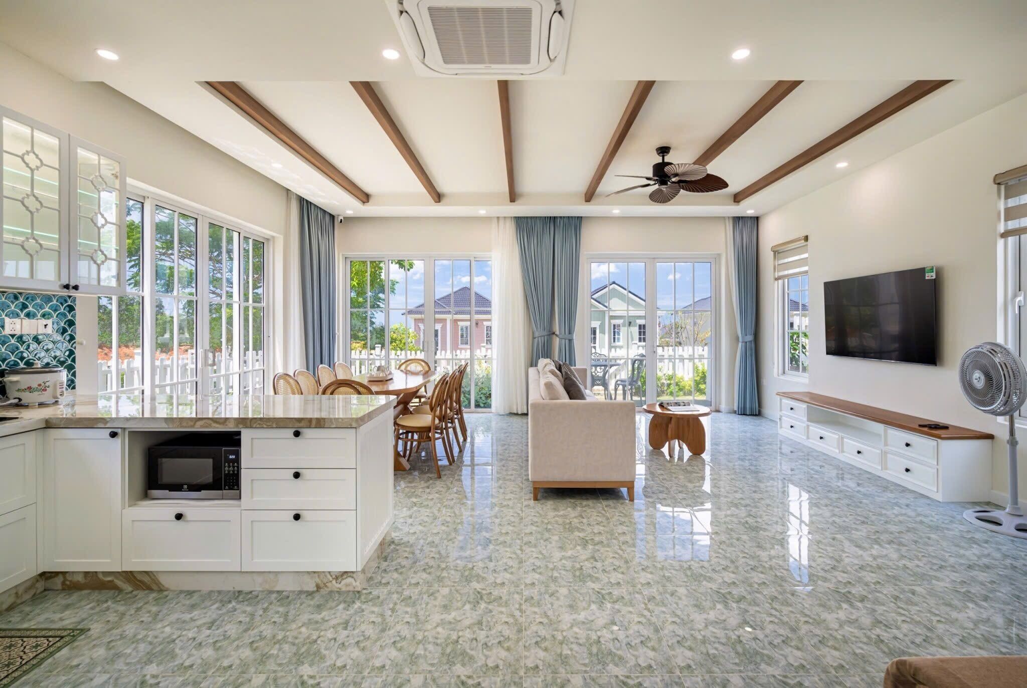 Family Villa, Housekeeping, Garden View | Living area | 29-inch flat-screen TV with cable channels