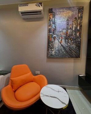 Habitación Deluxe, balcón, vistas a la ciudad | Interior