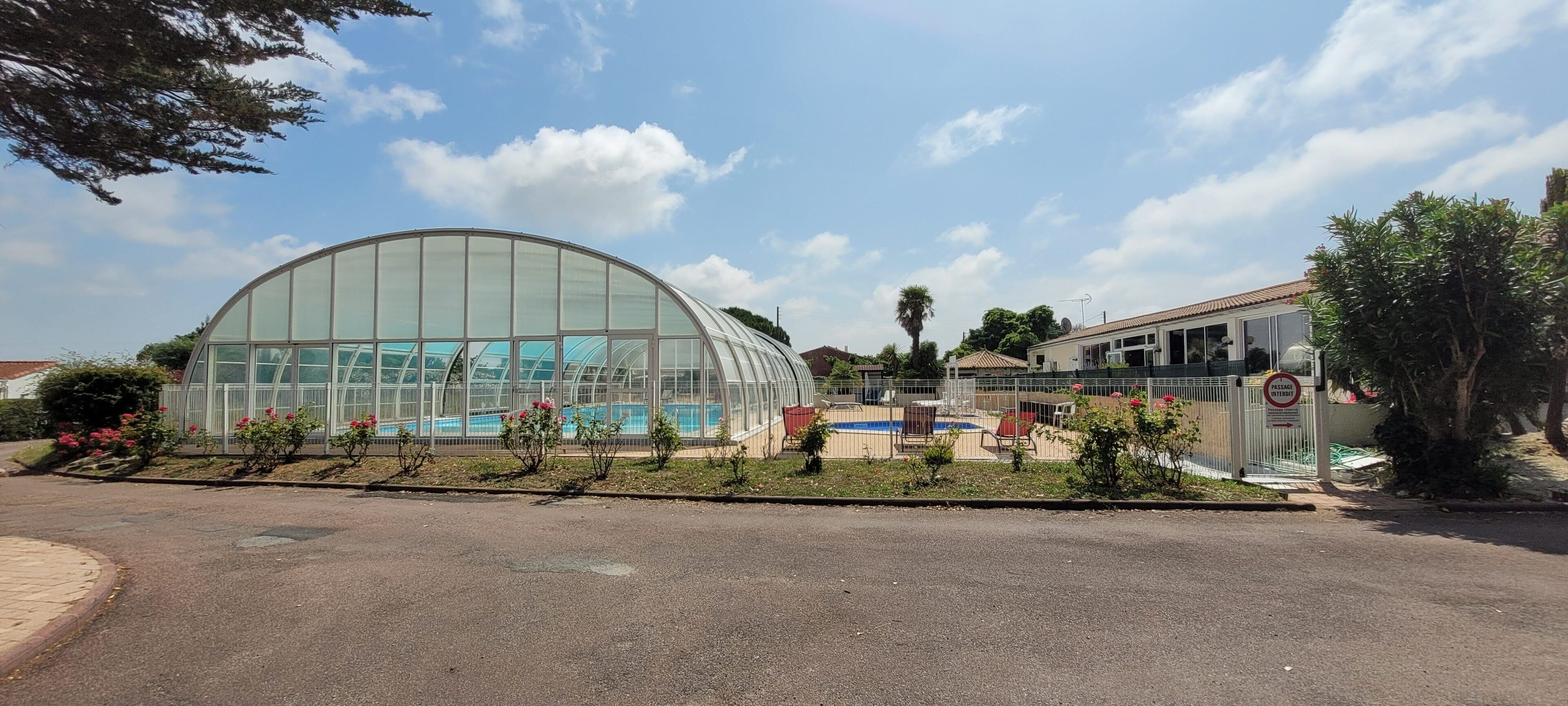 Piscine couverte, piscine extérieure