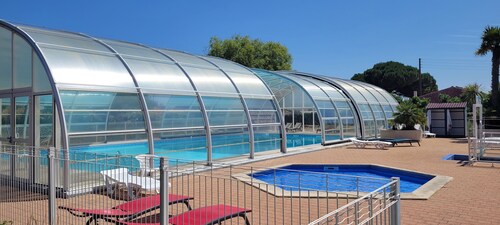 Chalet in private residential park with WIFI, heated indoor swimming pool