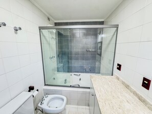 Classic Apartment, Lanai, Mountain View | Bathroom - Apê Bosque do Silêncio (Campos do Jordão)