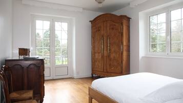 Villa, keuken, uitzicht op tuin | Een strijkplank/strijkijzer, gratis wifi