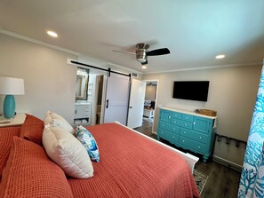 3 bedrooms, iron/ironing board, free WiFi, bed sheets - Peaceful Carolina Beach Escape - First‑Floor, Gated, Beach Access & Yacht Club (Carolina Beach)
