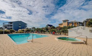 Outdoor pool - Peaceful Carolina Beach Escape - First‑Floor, Gated, Steps to Beach & Yacht Club (Carolina Beach)