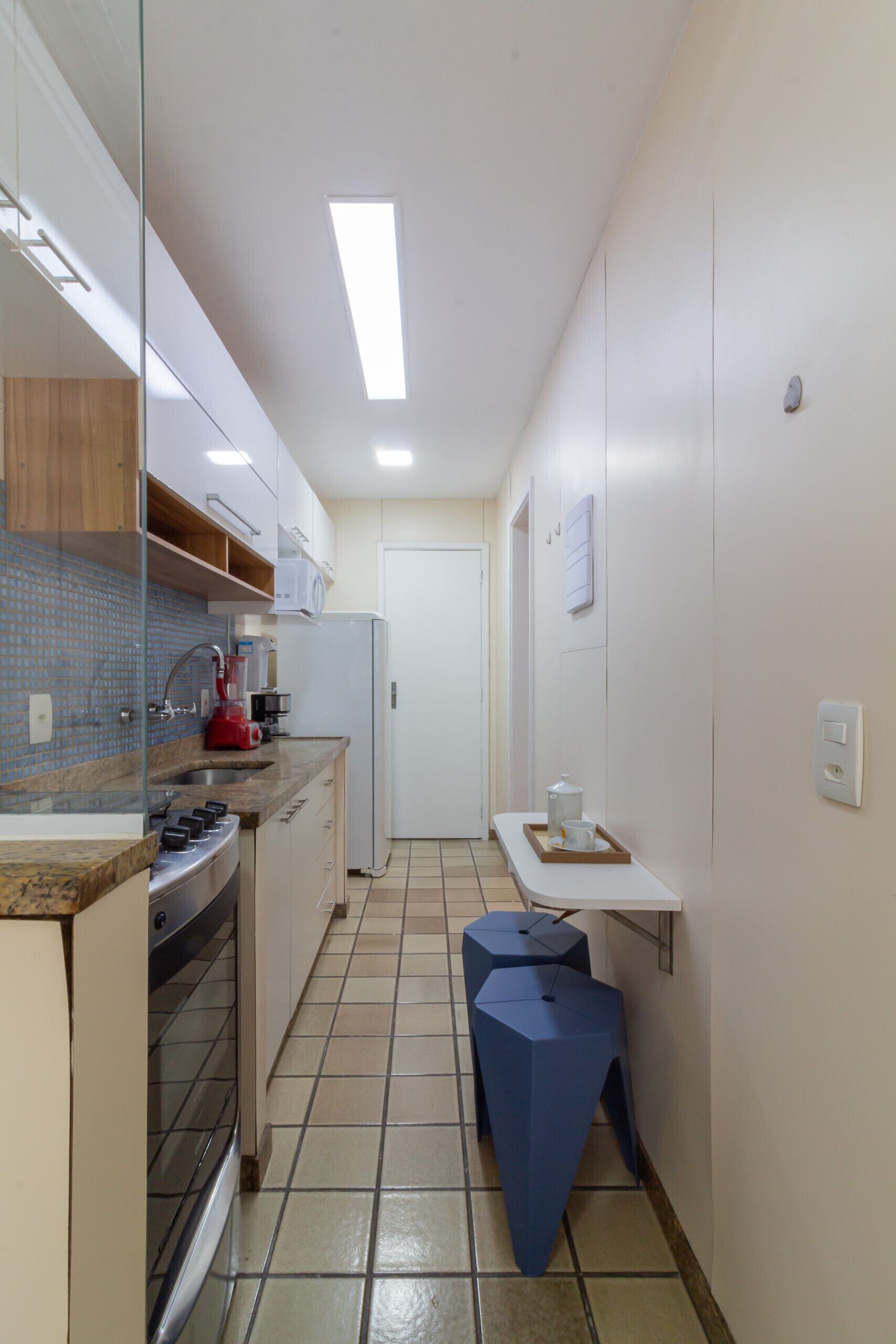 冷蔵庫、電子レンジ、コンロ、コーヒー / ティーメーカー