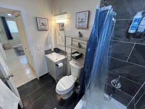 Hair dryer, towels, soap, toilet paper - Laguna Lounge - Private, Fully Stocked, Central, King bed, Washer/Dryer (Tucson)