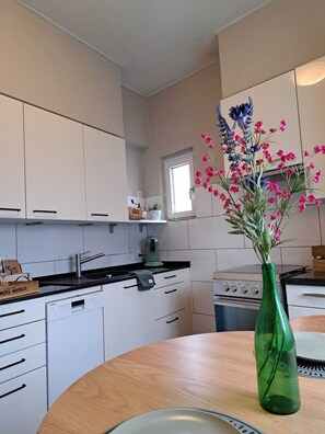 Kühlschrank, Ofen, Herdplatte, Geschirrspüler