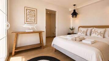 3 slaapkamers, een strijkplank/strijkijzer, gratis wifi, beddengoed