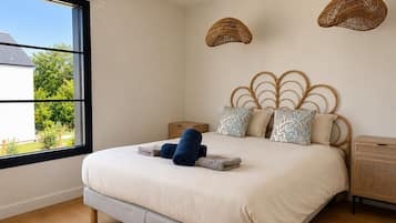 3 bedrooms, iron/ironing board, free WiFi, bed sheets