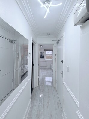Interior - Flat in Bethnal Green (London)