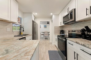 Private kitchen - Beach house with POOL and fenced in yard (Fort Myers Beach)