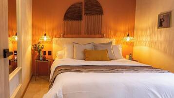 Desk, iron/ironing board, WiFi, bed sheets