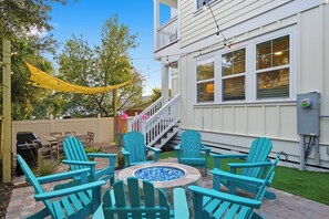 Outdoor dining - New! Arcade Room~Gas Fire Pit~Heated Pool~Dogs OK (Santa Rosa Beach)