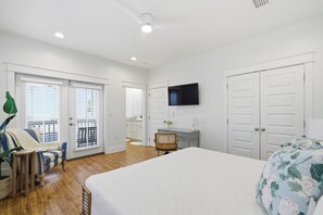 Desk, iron/ironing board, travel cot, free WiFi - New! Arcade Room~Gas Fire Pit~Heated Pool~Dogs OK (Santa Rosa Beach)